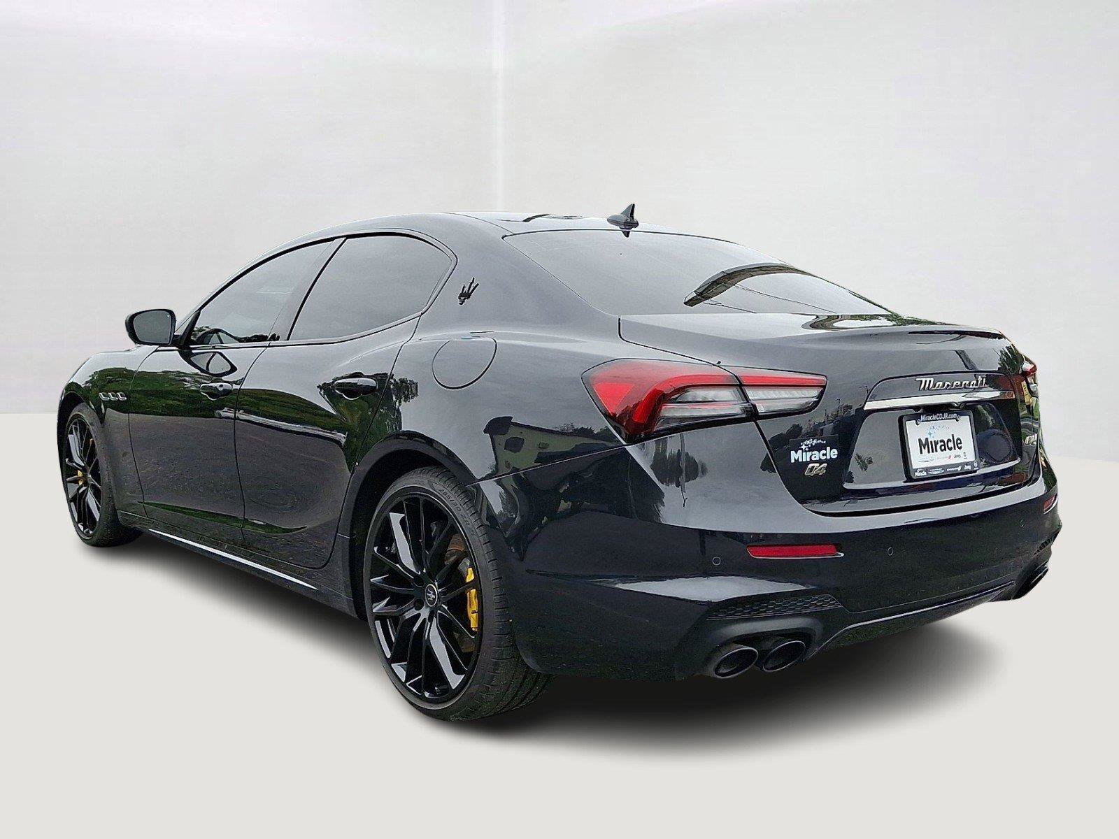 Used 2023 Maserati Ghibli Modena Q4 AWD/4WD image 4