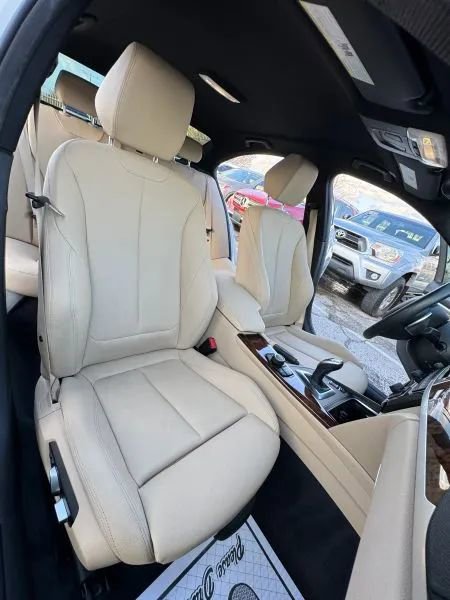 Used 2018 BMW 330i Sedan RWD image 21