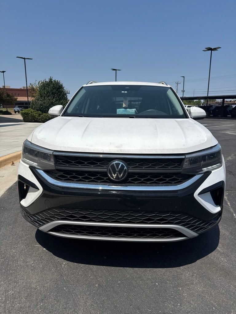 Used 2024 Volkswagen Taos SE FWD image 3