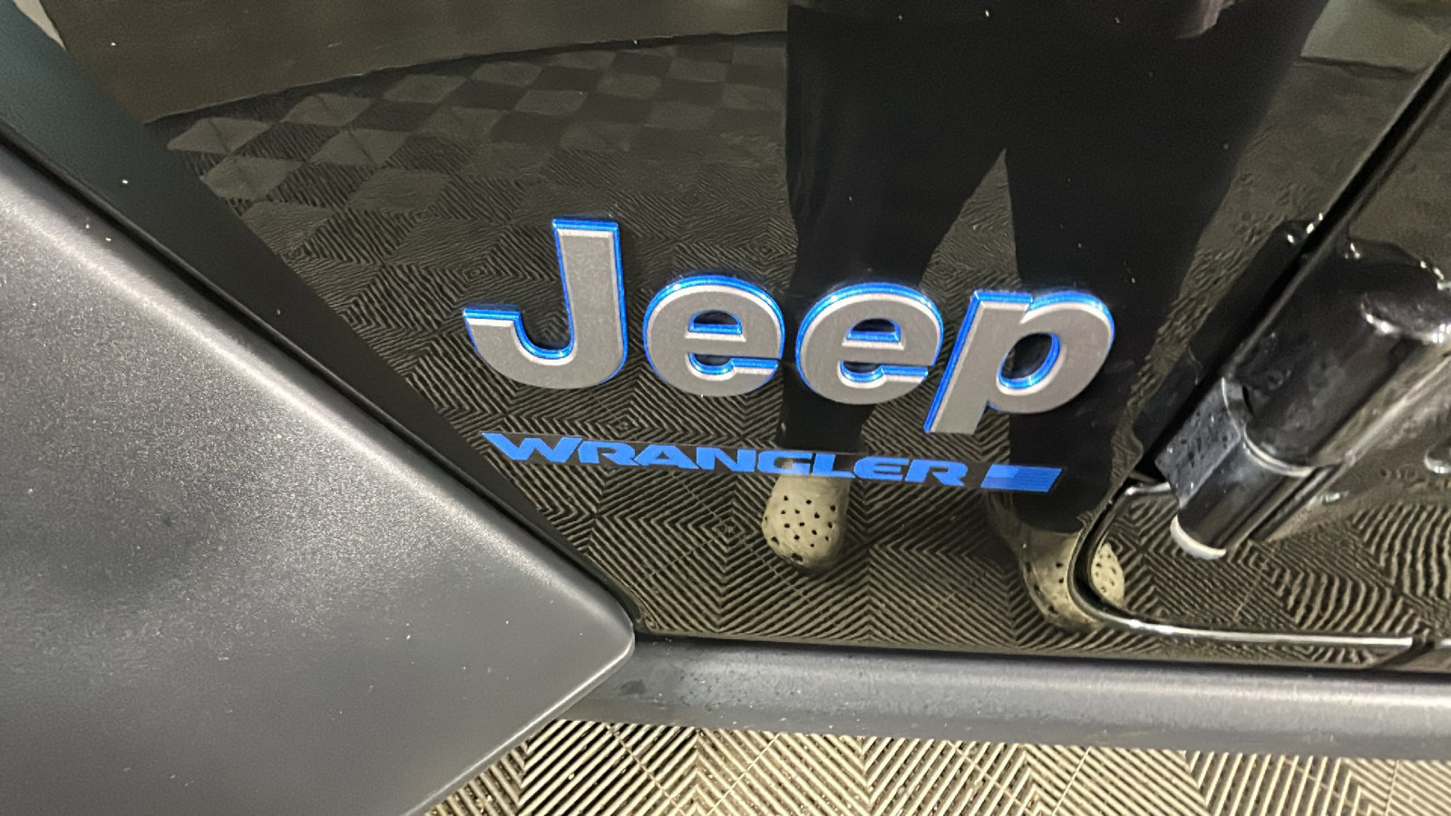 Used 2023 Jeep Wrangler Unlimited w/ Cold Weather Group AWD/4WD image 11