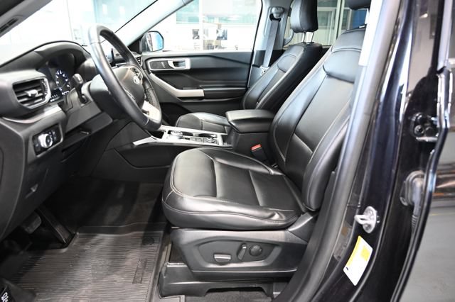 Used 2022 Ford Explorer XLT w/ Equipment Group 202A AWD/4WD image 9