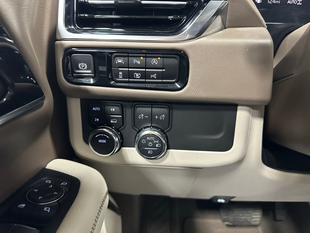 Used 2025 GMC Yukon XL Denali w/ Sun & Power Step Package AWD/4WD image 17