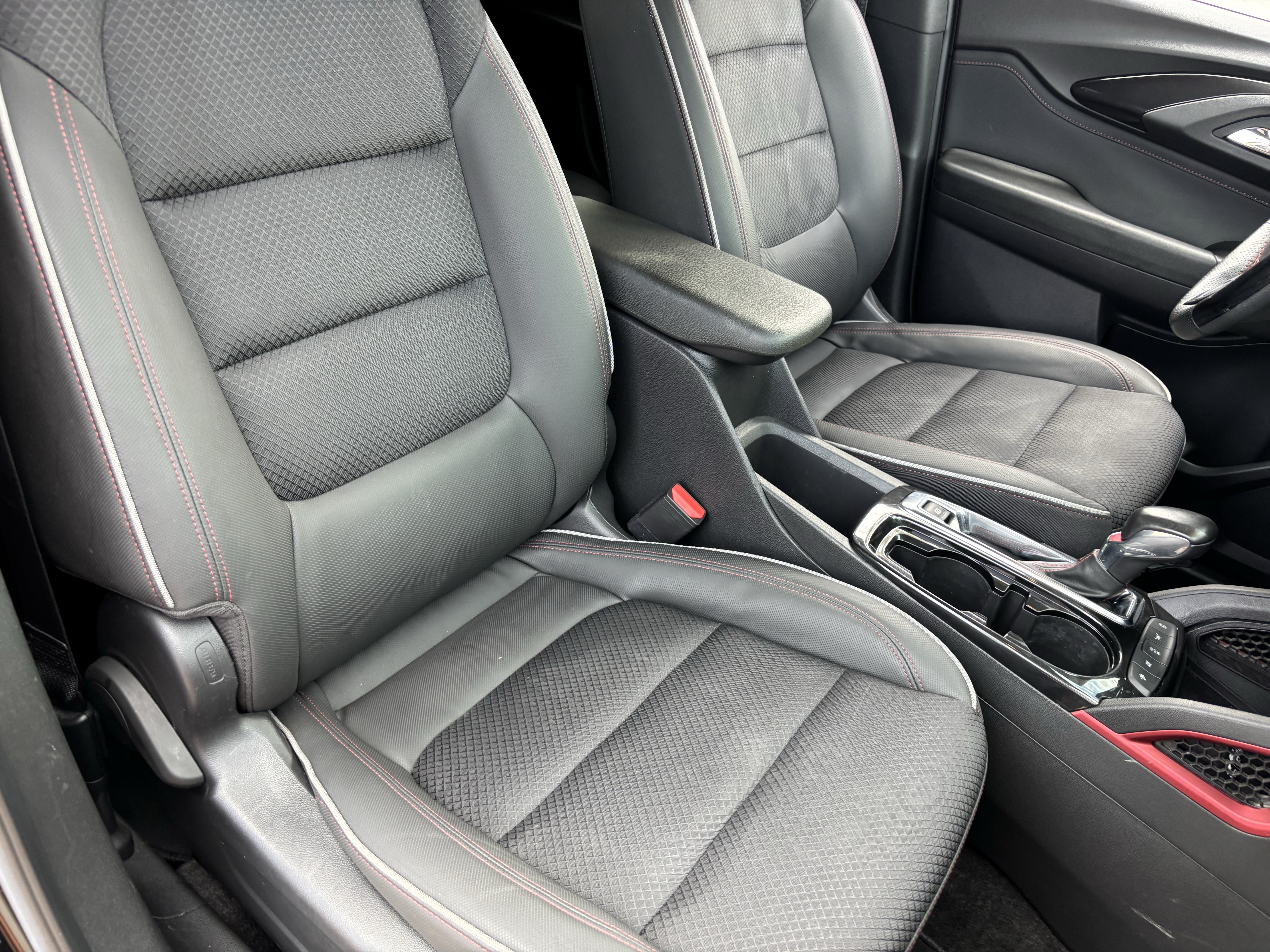 Used 2022 Chevrolet TrailBlazer RS w/ Technology Package FWD image 9