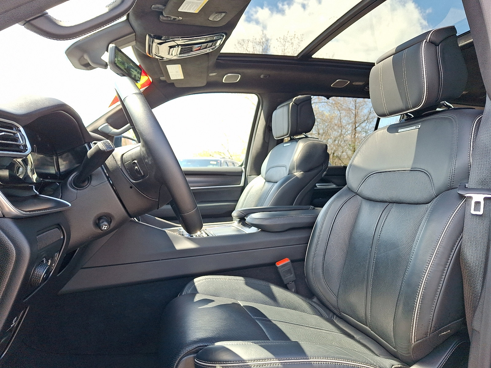 Certified 2025 Jeep Grand Wagoneer L Series II Obsidian w/ Quick Order Packagew 28T image 13