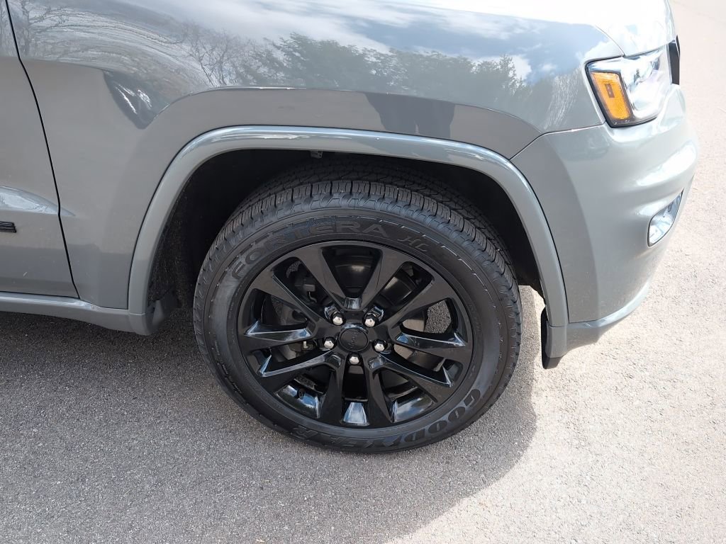 Used 2020 Jeep Grand Cherokee Altitude image 3