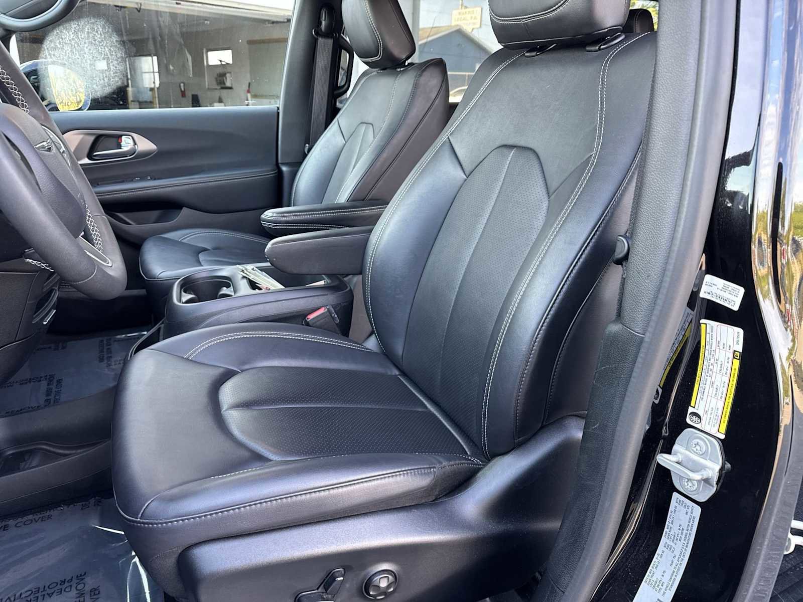 Used 2025 Chrysler Pacifica Select FWD image 15