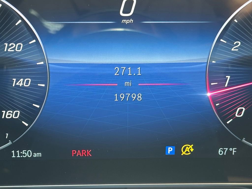 Used 2024 Mercedes-Benz GLC 300 4MATIC image 28