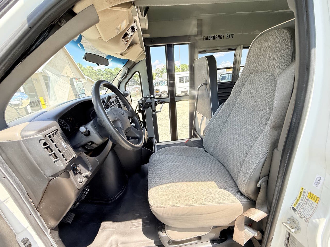 Used 2000 Chevrolet Express 3500 RWD image 7