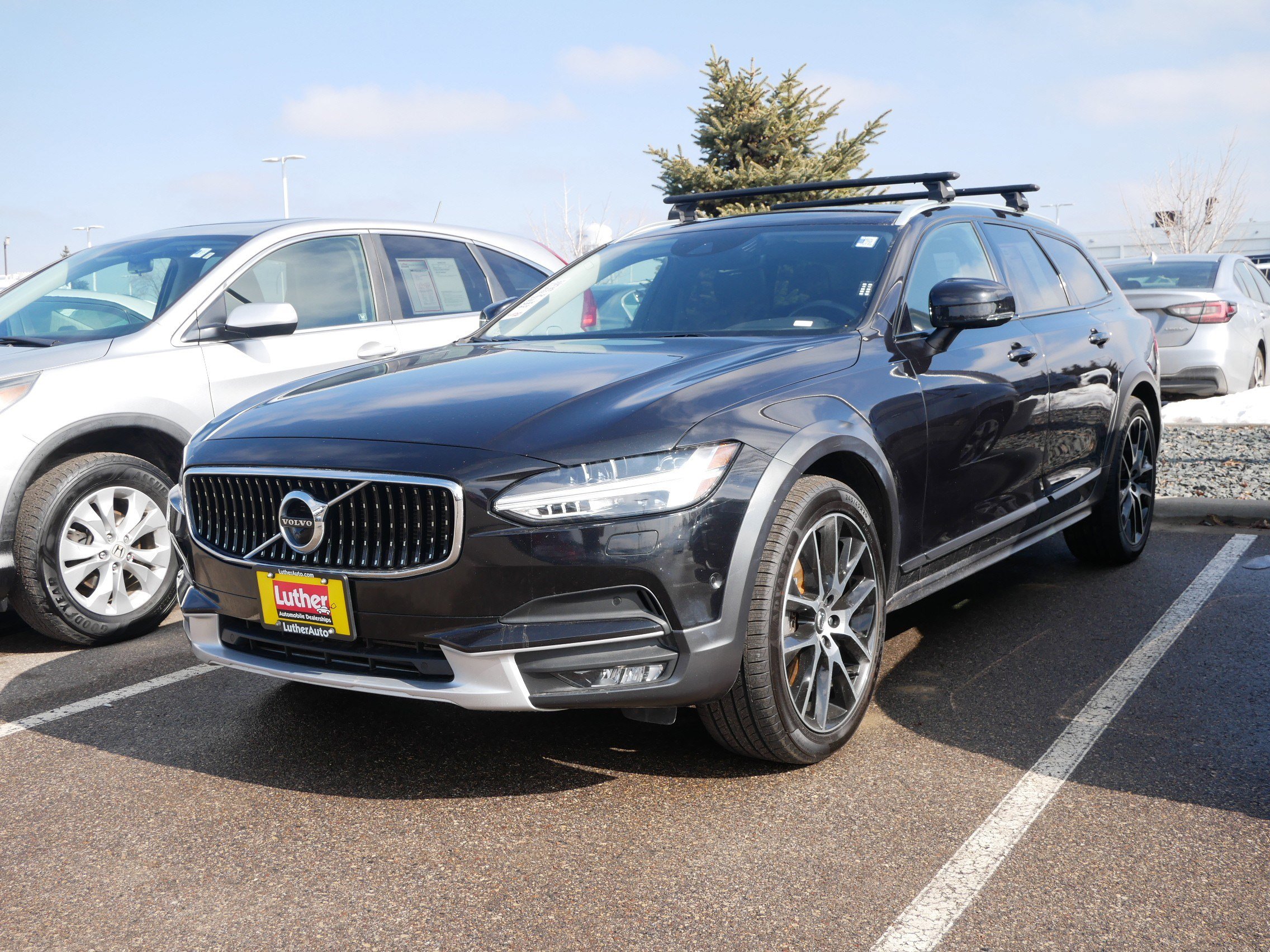 Used 2019 Volvo V90 T6 Cross Country w/ Protection Package Premier image 3