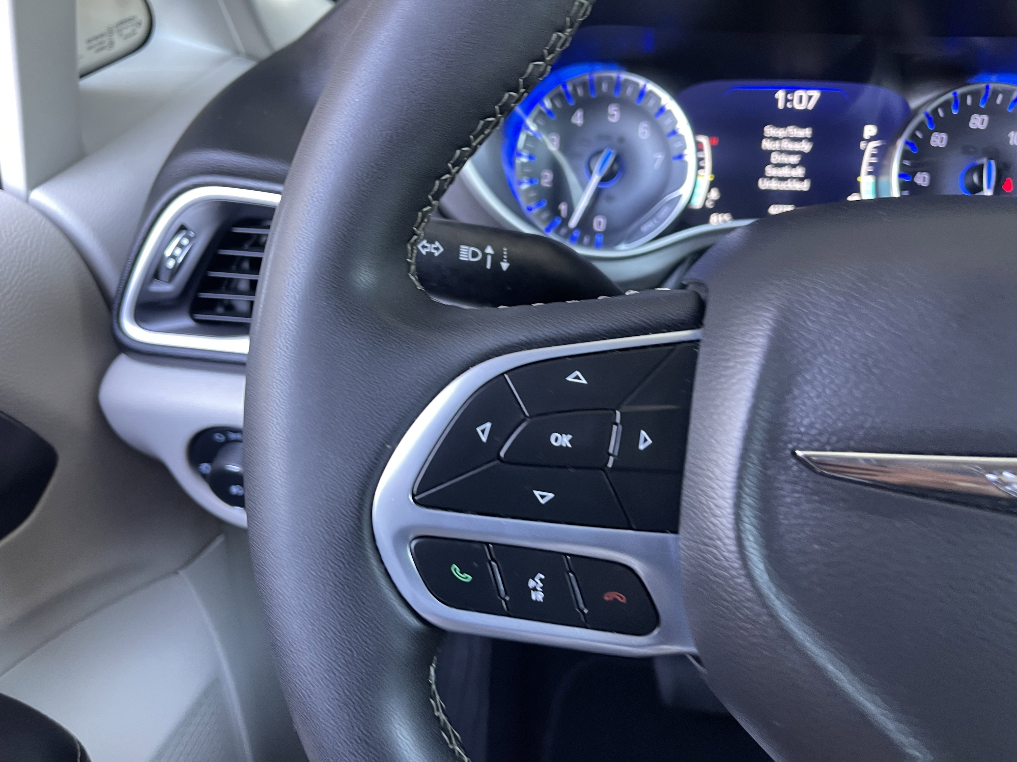 Used 2024 Chrysler Pacifica Touring-L FWD image 35