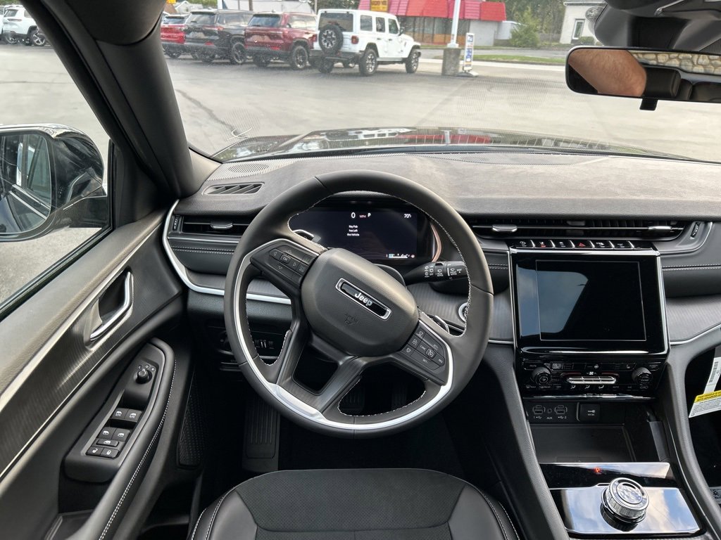 New 2025 Jeep Grand Cherokee Altitude AWD/4WD image 16