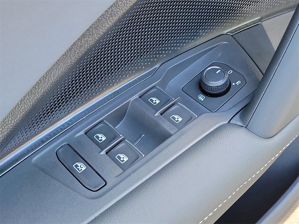 New 2026 Volkswagen Tiguan SE R-Line image 15