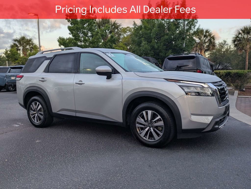 Used 2023 Nissan Pathfinder SL AWD/4WD image 2