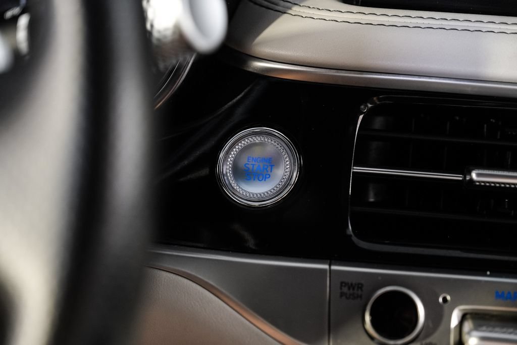 Used 2024 Genesis G70 2.5T RWD image 19