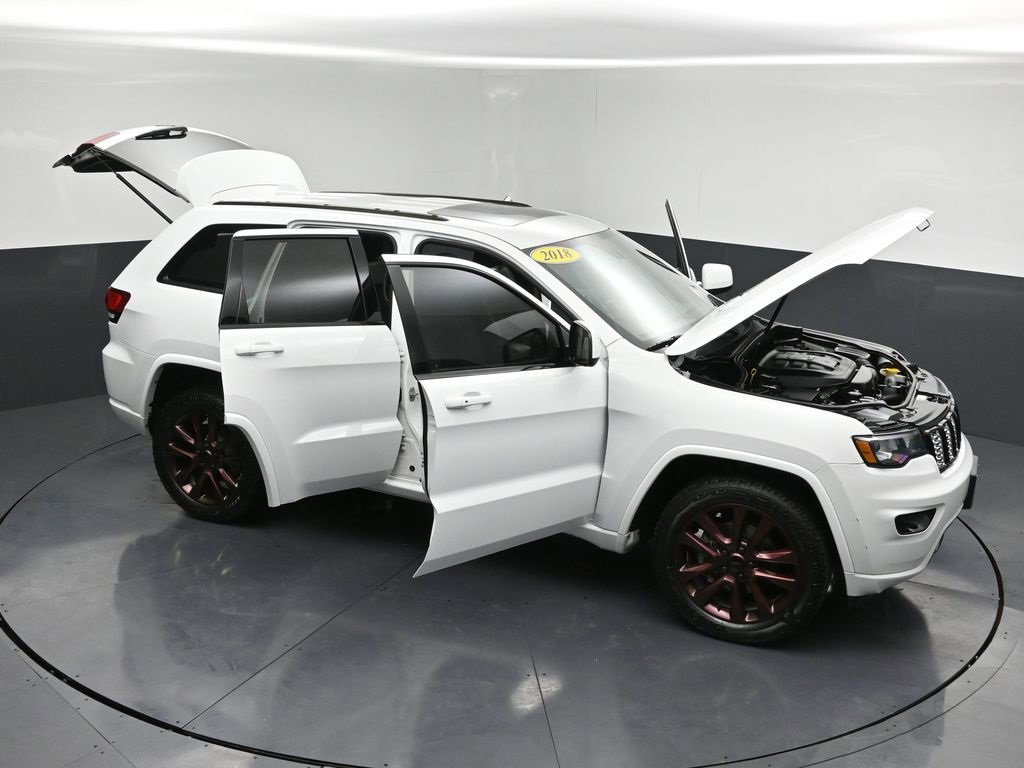Used 2018 Jeep Grand Cherokee Altitude image 31