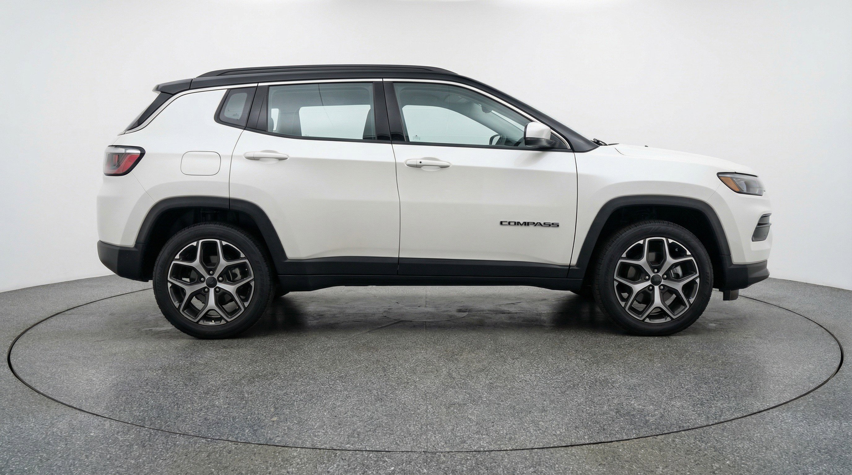 Used 2025 Jeep Compass Limited image 11