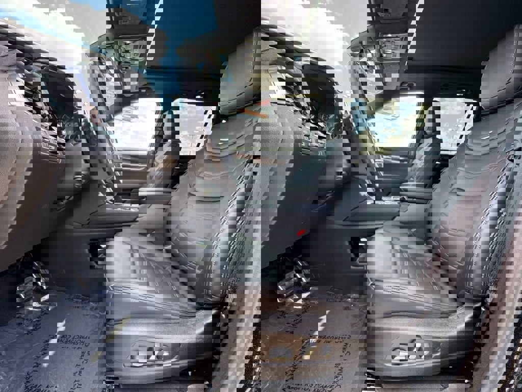 Certified 2024 Cadillac XT6 Sport w/ LPO, ONYX Package image 25