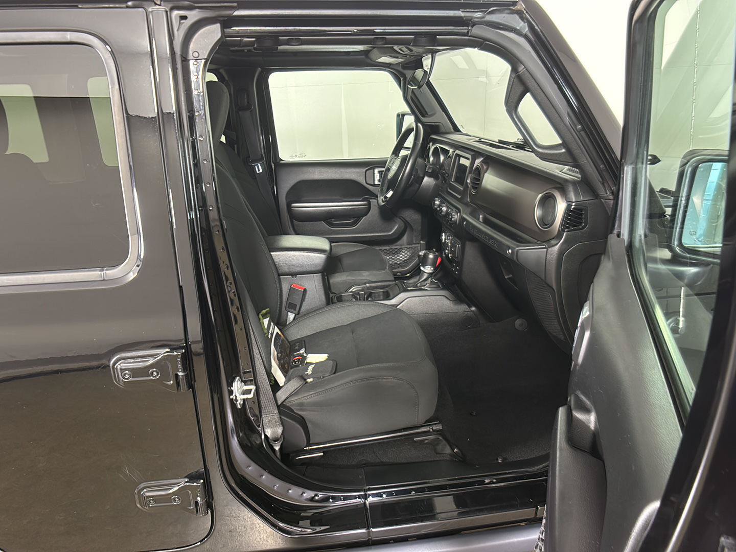 Used 2021 Jeep Wrangler Unlimited Sport AWD/4WD image 21