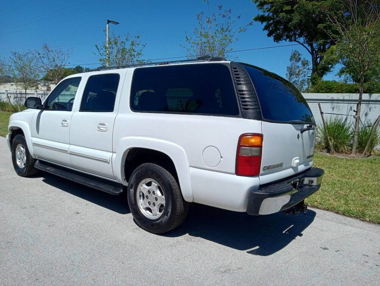Used 2002 Chevrolet Suburban LT image 10
