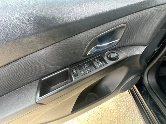 Used 2015 Chevrolet Cruze LT FWD image 23