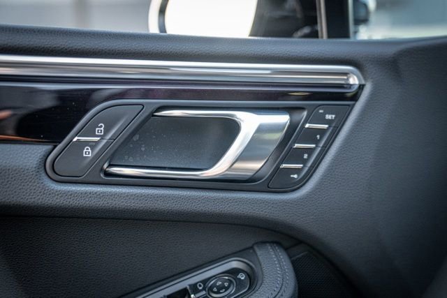 Used 2023 Porsche Macan Turbo image 40