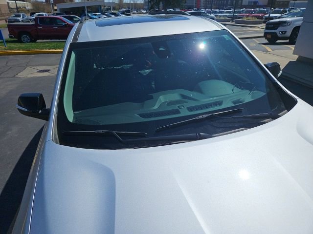 Used 2021 Chevrolet Traverse Premier w/ Redline Edition AWD/4WD image 3