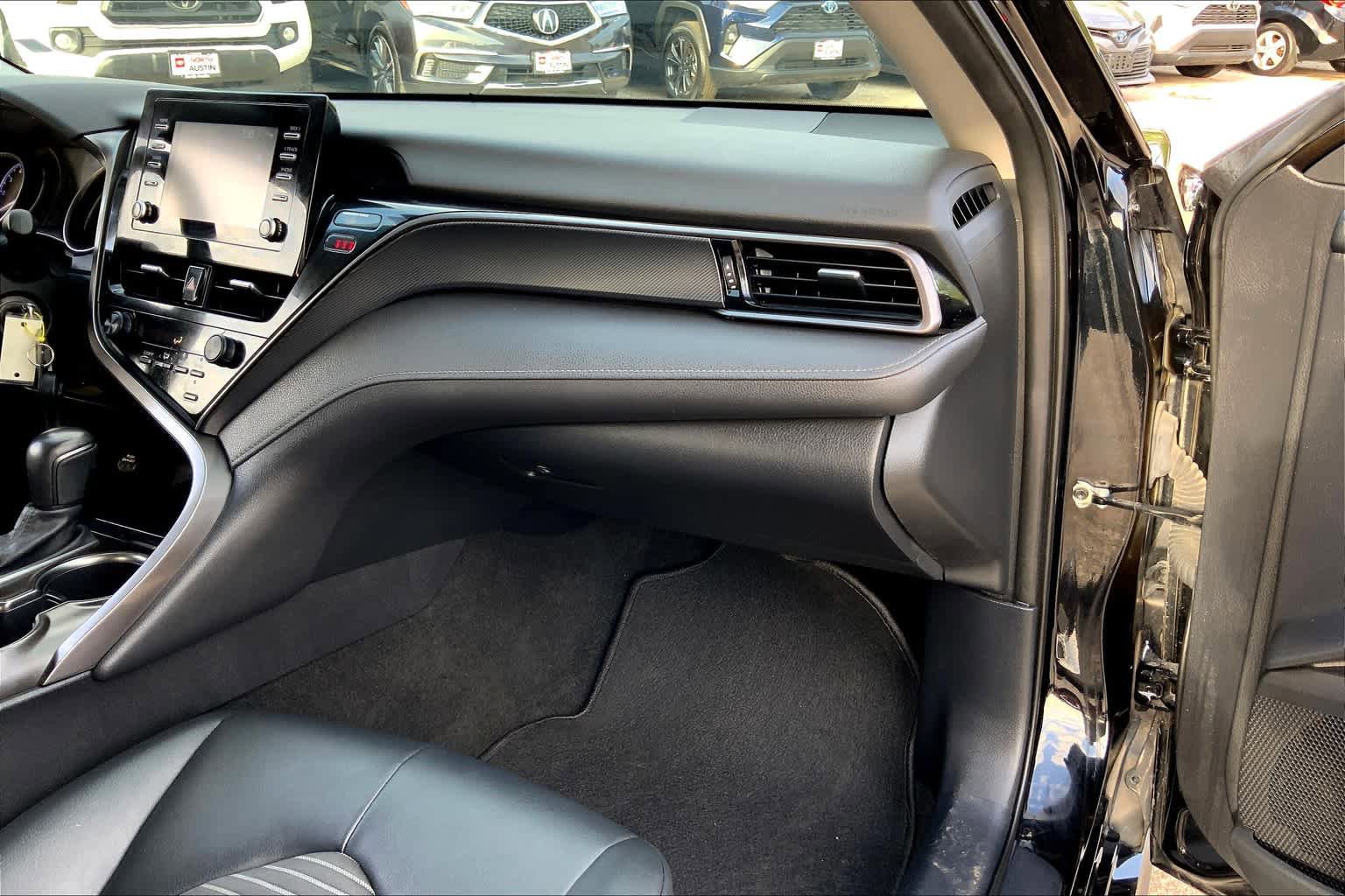 Used 2021 Toyota Camry SE FWD image 18