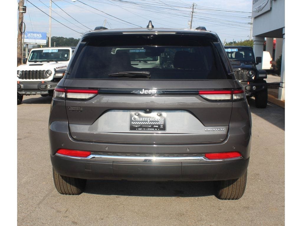 New 2023 Jeep Grand Cherokee Limited w/ Luxury Tech Group II RWD image 5