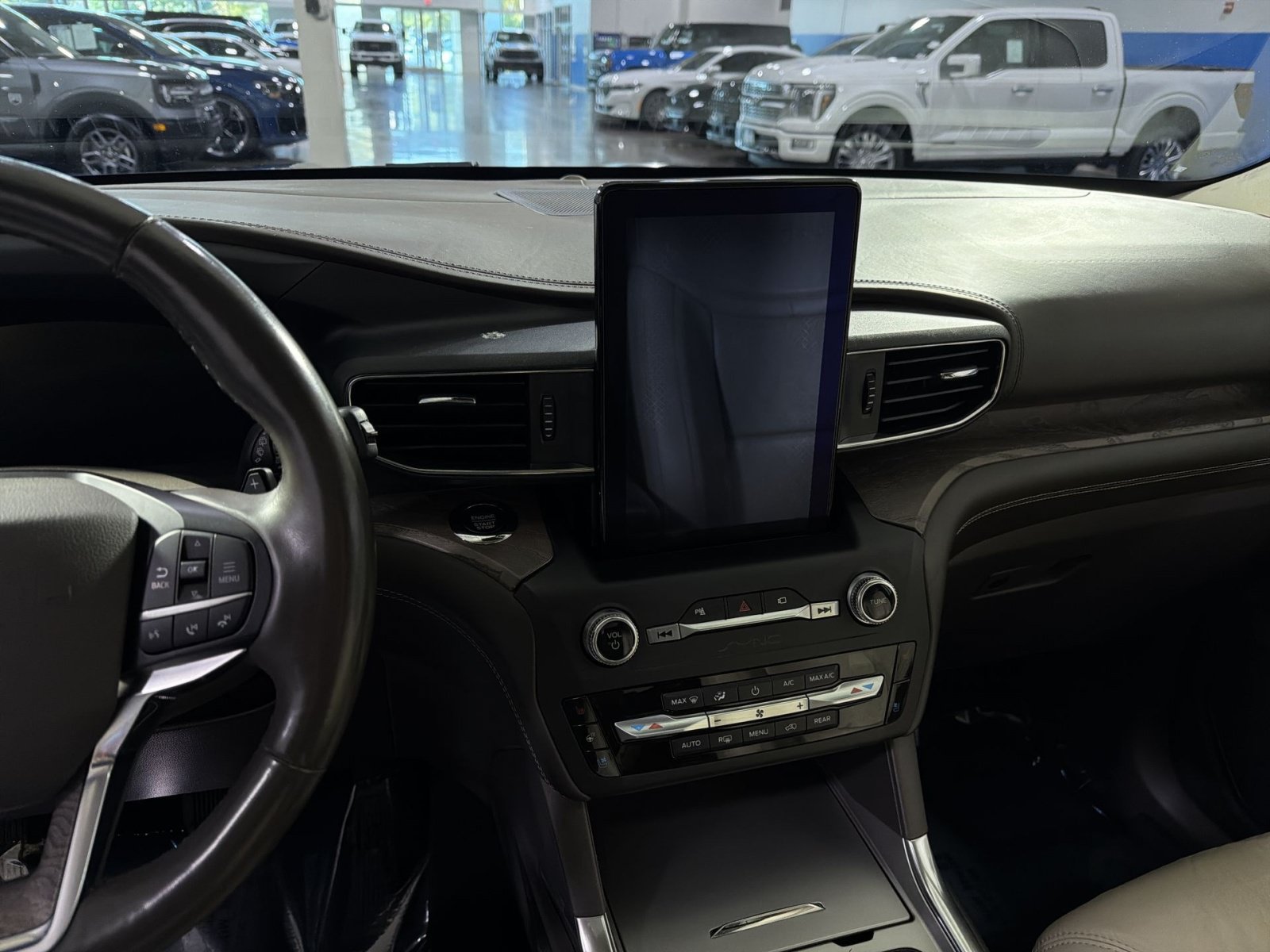 Used 2020 Ford Explorer Platinum w/ Premium Technology Package AWD/4WD image 19