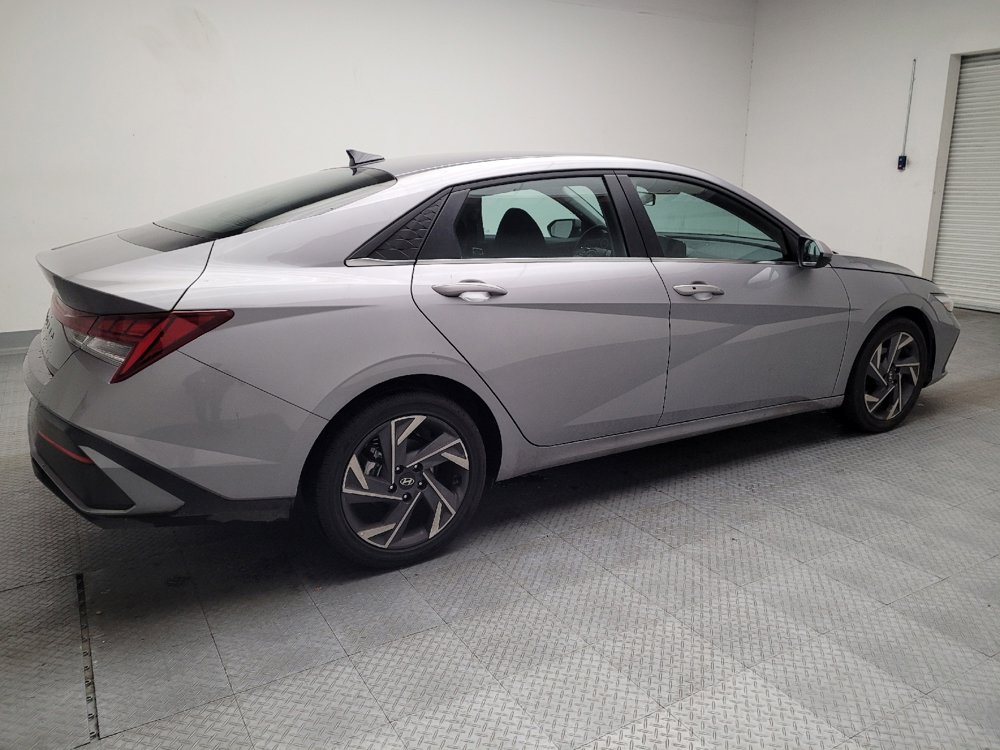 Used 2025 Hyundai Elantra SEL image 10