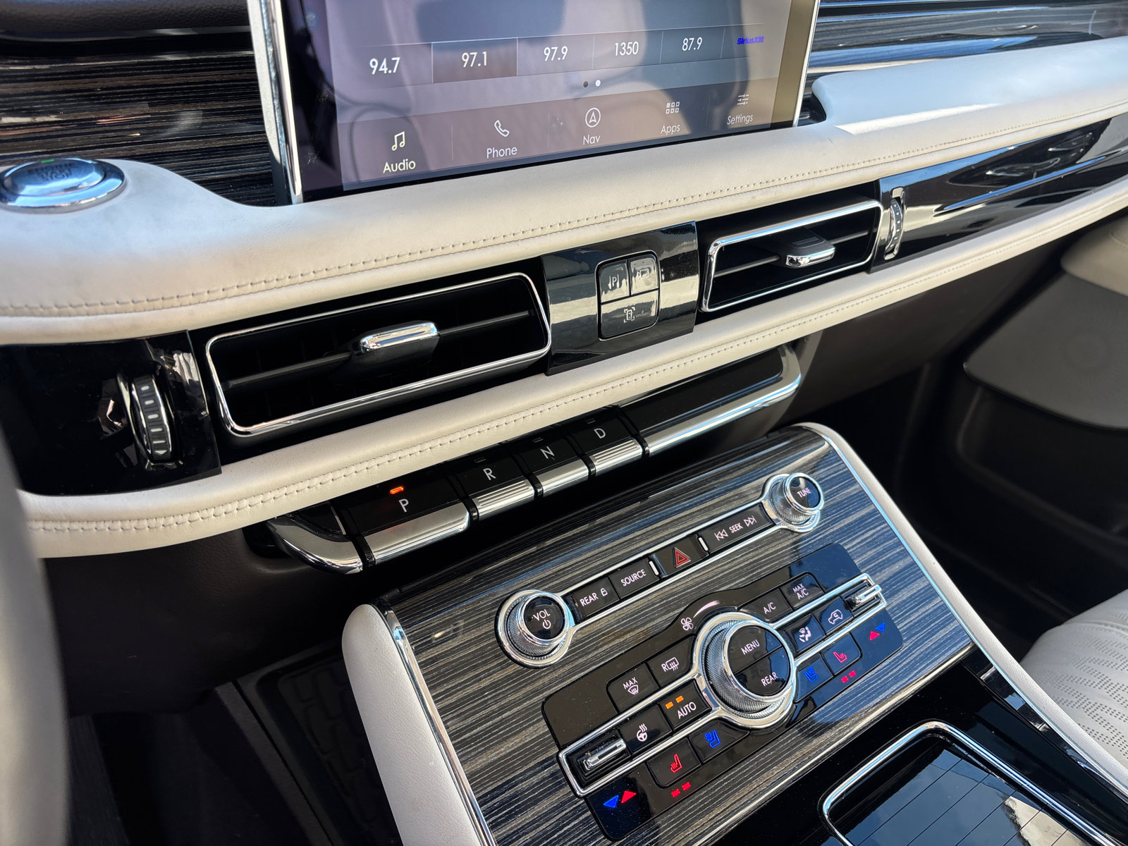 Used 2024 Lincoln Aviator Black Label w/ Jet Package image 21