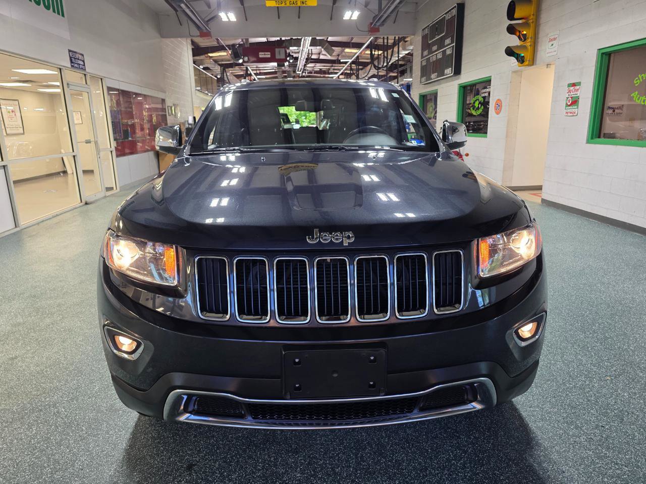 Used 2015 Jeep Grand Cherokee Limited AWD/4WD image 3