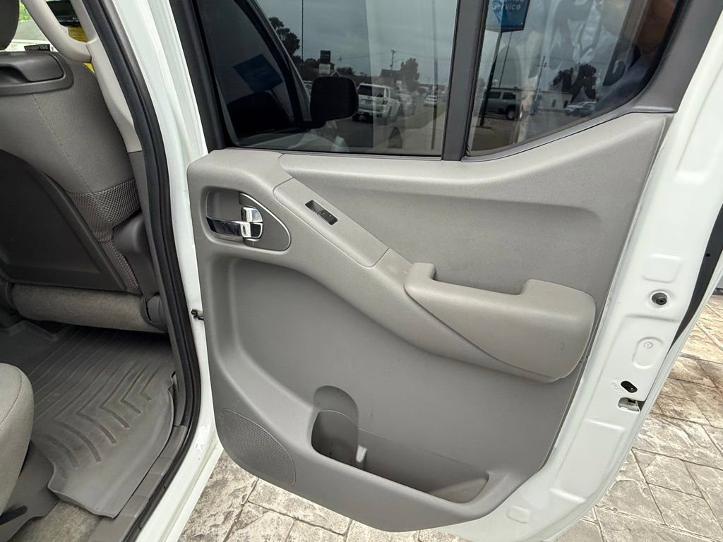 Used 2014 Nissan Frontier SV RWD image 21