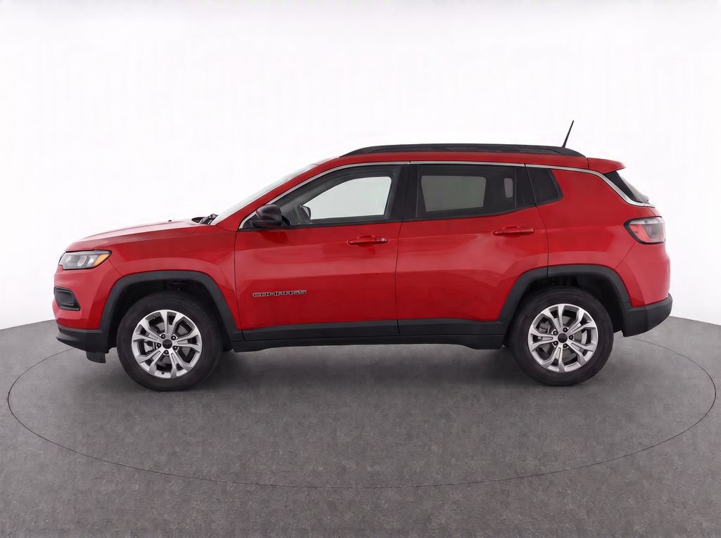 Used 2025 Jeep Compass Latitude w/ Sun & Sound Group AWD/4WD image 5
