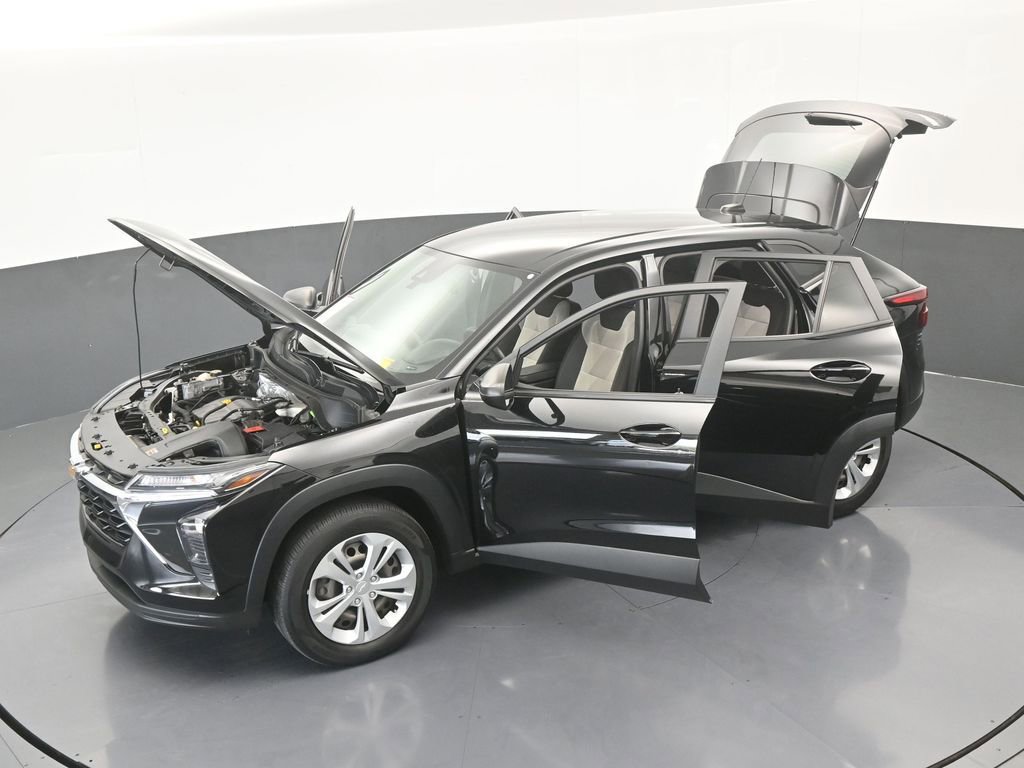Used 2024 Chevrolet Trax LS image 63