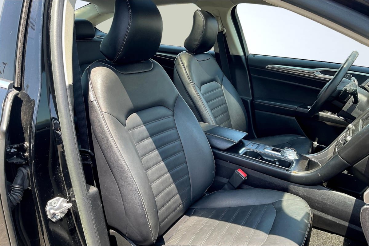 Used 2018 Ford Fusion SE w/ Fusion SE Technology Package FWD image 7