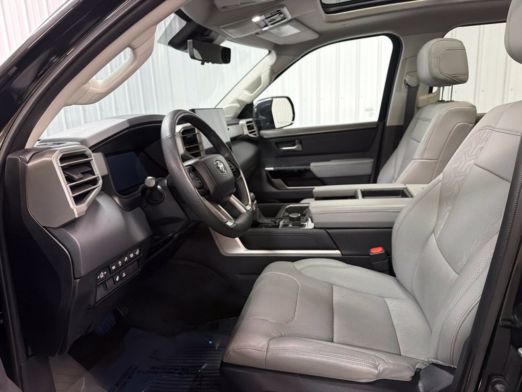 Used 2024 Toyota Tundra Limited AWD/4WD image 30