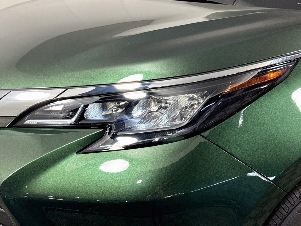 New 2026 Toyota Sienna XLE AWD/4WD image 3