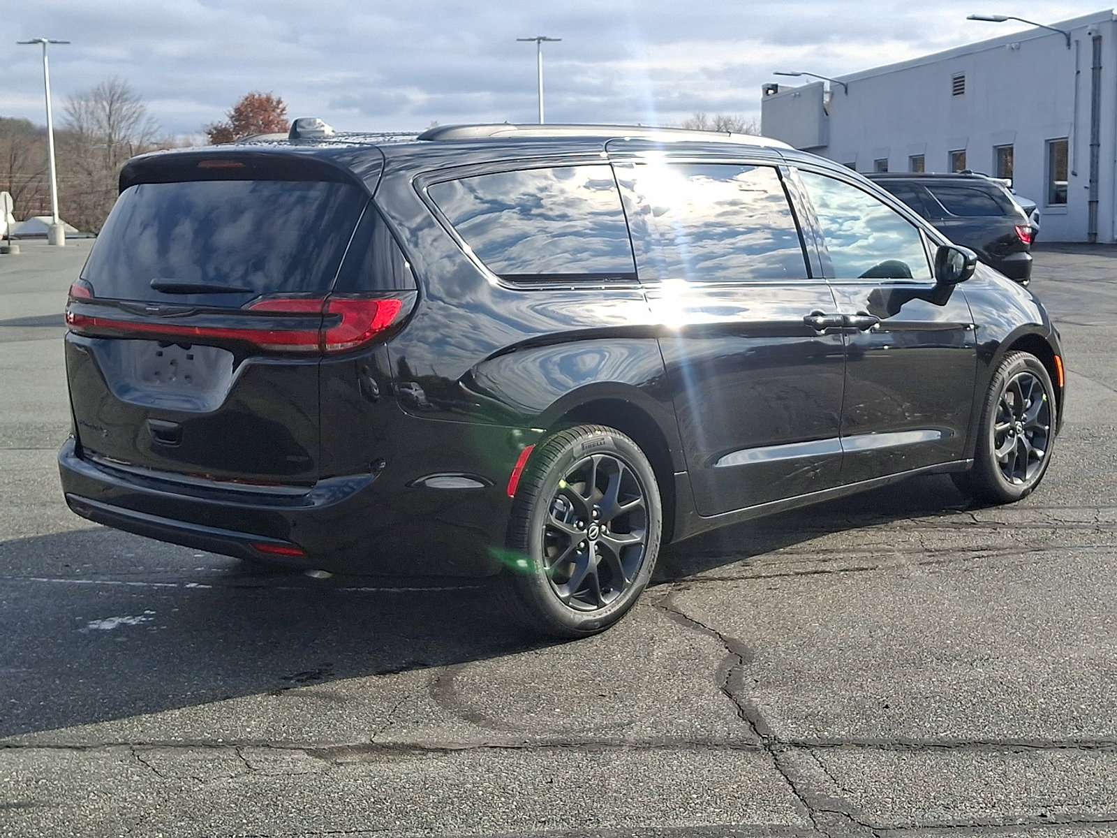 New 2026 Chrysler Pacifica Select w/ S Appearance Package image 4