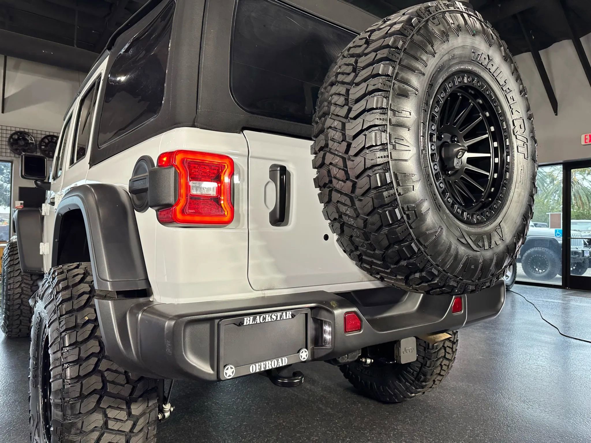 Used 2024 Jeep Wrangler Unlimited Rubicon w/ Convenience Group image 10