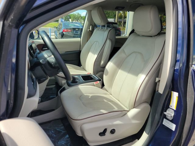 Used 2017 Chrysler Pacifica Limited FWD image 18