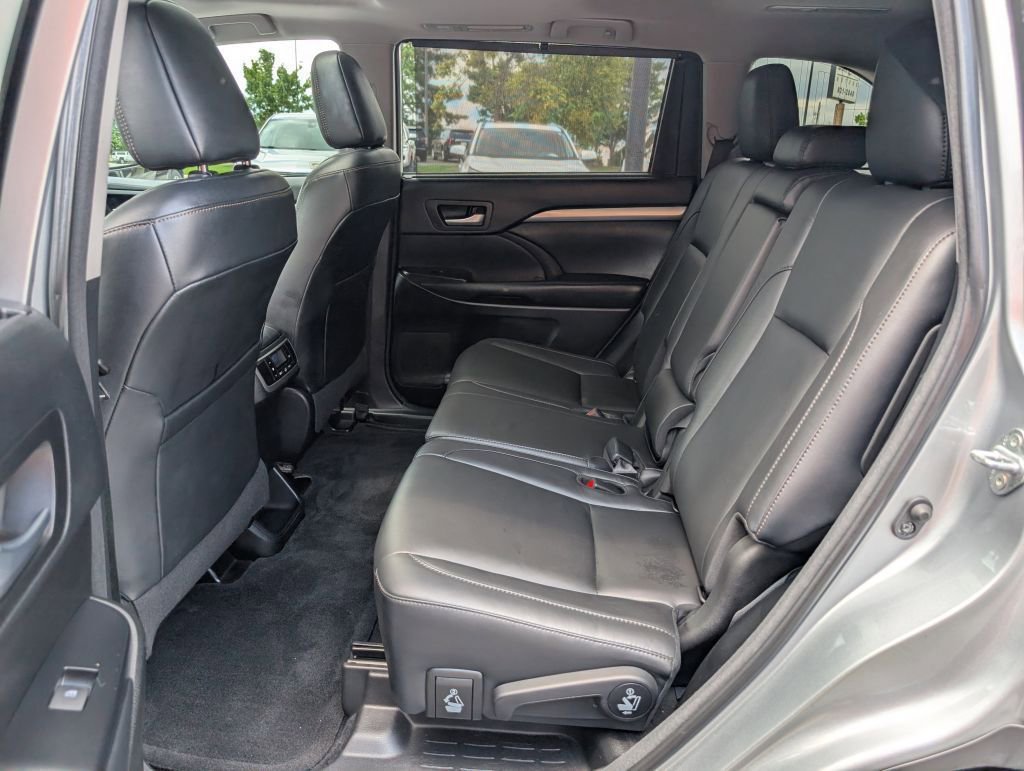 Used 2018 Toyota Highlander XLE image 13