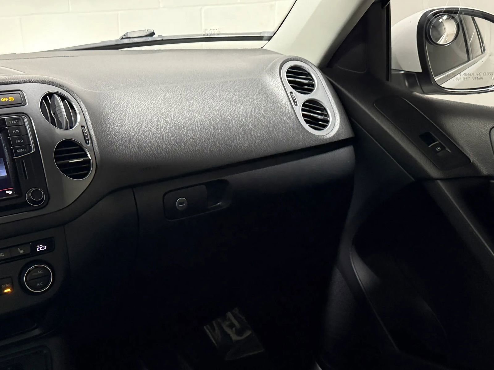 Used 2017 Volkswagen Tiguan SEL FWD image 24