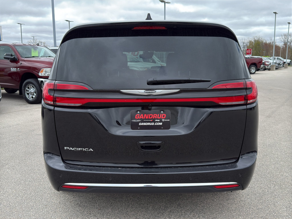 New 2026 Chrysler Pacifica Select FWD image 5