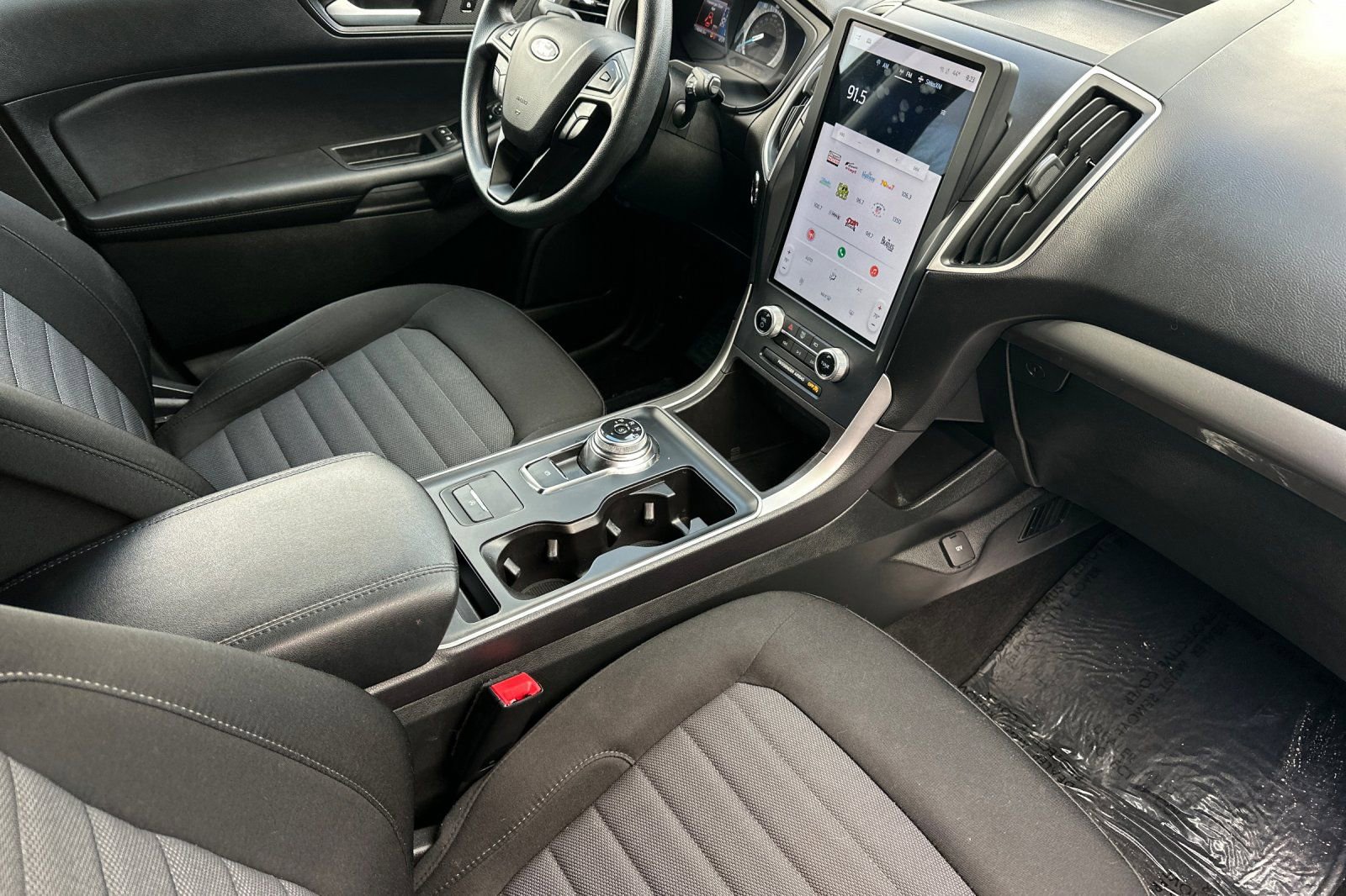 Used 2023 Ford Edge SE image 15