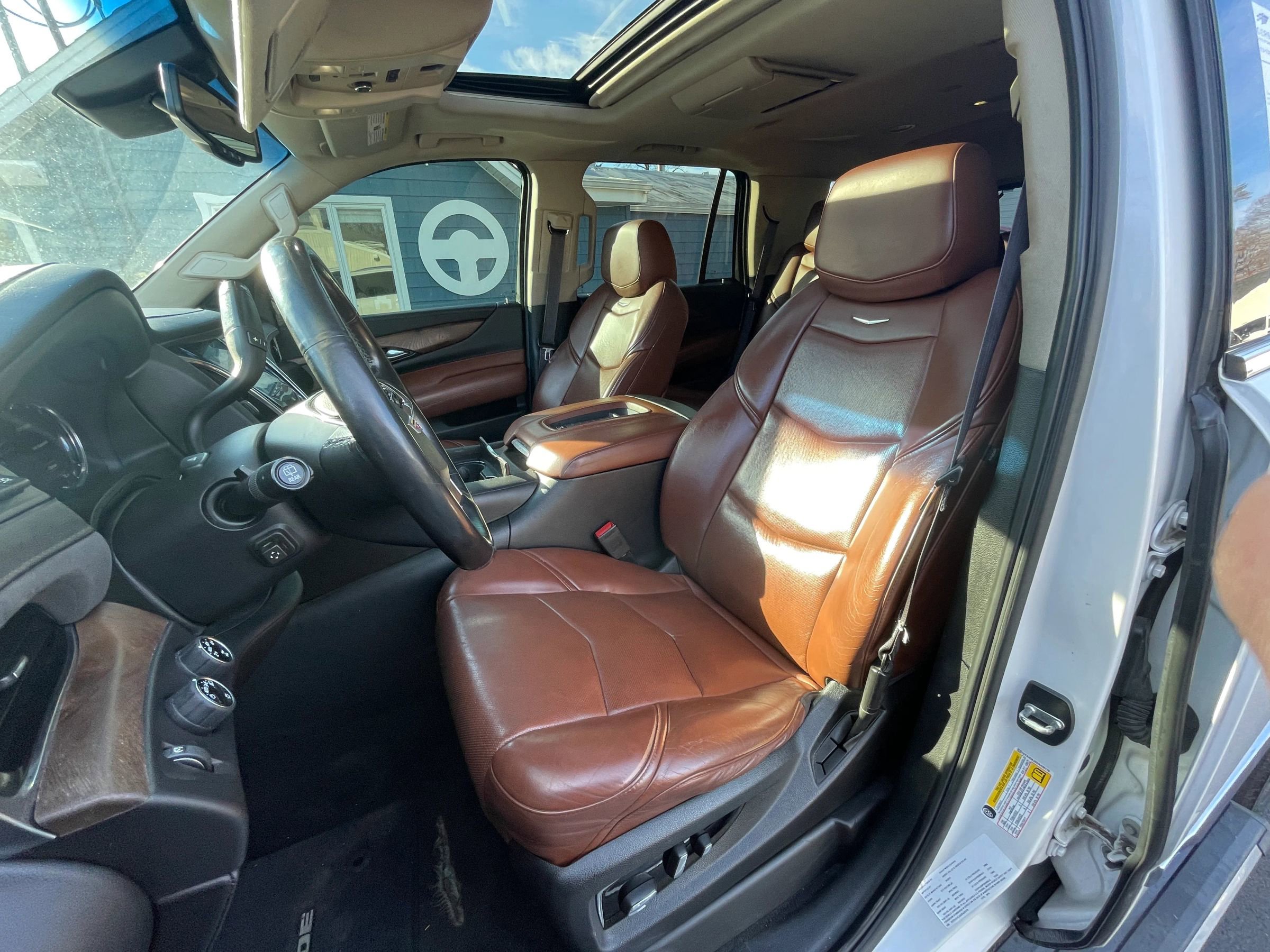 Used 2016 Cadillac Escalade Premium image 3