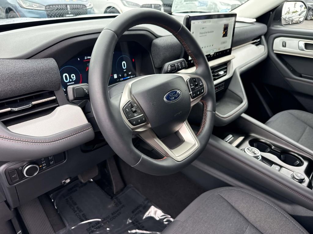 Used 2025 Ford Explorer Active image 24