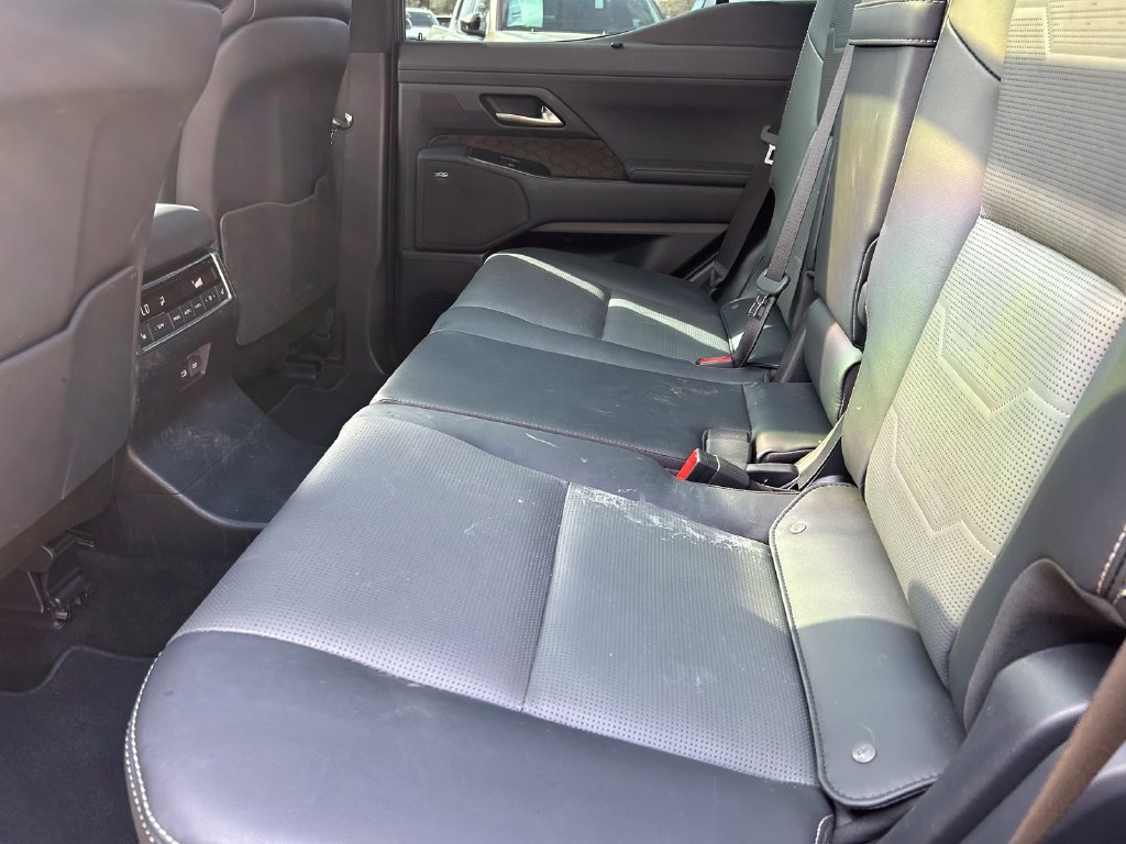 Used 2024 Lexus GX 550 w/ Accessory Package (2T) AWD/4WD image 19