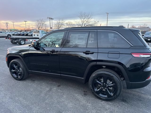 New 2026 Jeep Grand Cherokee Limited w/ Limited Altitude Package AWD/4WD image 3