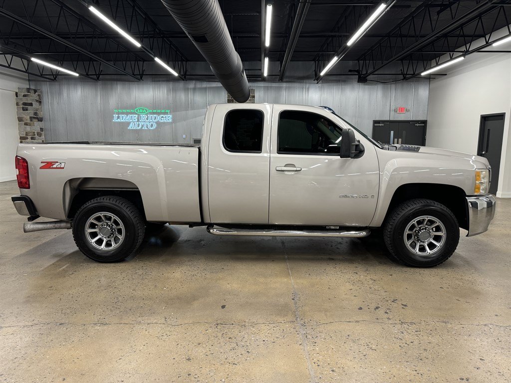 Used 2008 Chevrolet Silverado 2500 LTZ w/ Suspension Package, Off-Road RWD image 14